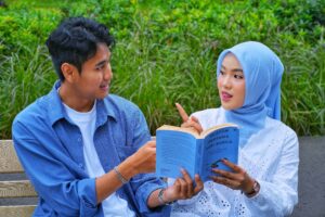 Home 11 couple describing book in bahasa indonesia