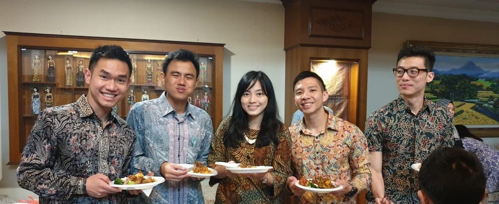 Indotutors students at KBRI Singapore after the Indonesian language competition