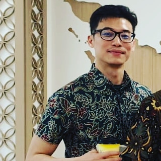 Indotutors student Simon Huang Ming Hui supporting friends at the Indonesian language competition
